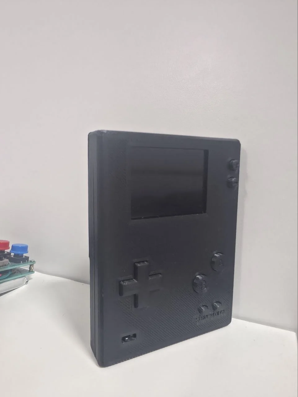 Assembled RetroDS v2 case, front view, screen off